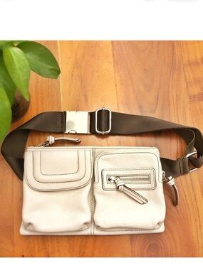 Danier Genuine leather Belt Bag White Fanny Pack Crossbody Hands-Free Travel bag